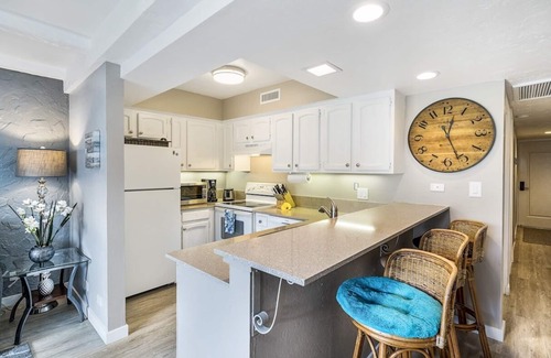 Kailua-Kona Condo | 🏖️Great Location | Modern Island Condo | AC Included