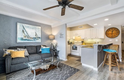 Kailua-Kona Condo | 🏖️Great Location | Modern Island Condo | AC Included