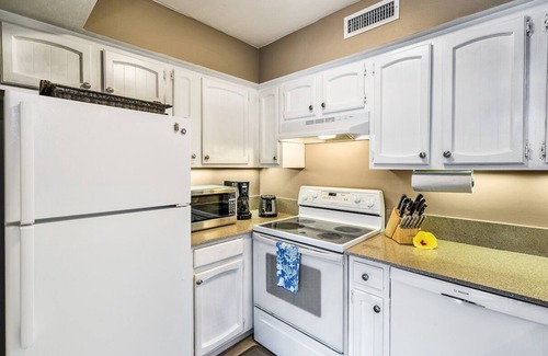 Kailua-Kona Condo | 🏖️Great Location | Modern Island Condo | AC Included