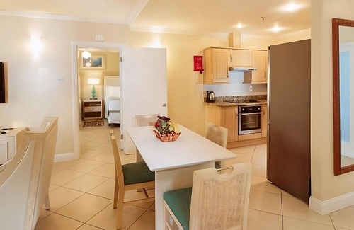 Rodney Bay Apartment | Great Location Near Rodney Bay Marina! 3 Beachfront Suits, Pool, Free Parking!