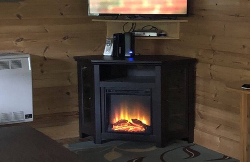 Blowing Rock Cottage | GREAT Location Near Blowing Rock on 1 acre pond. 4 wheel drive needed in winter