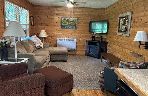 Blowing Rock Cottage | GREAT Location Near Blowing Rock on 1 acre pond. 4 wheel drive needed in winter