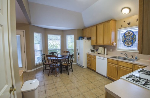 College Station House | Great Location! Only 5-10 minutes from Kyle Field!