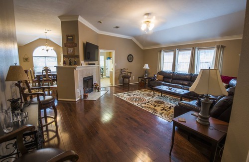 College Station House | Great Location! Only 5-10 minutes from Kyle Field!