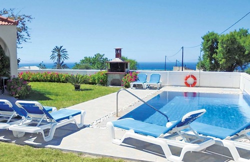 Fanai Villa | Great location to explore the area’s coves & bays