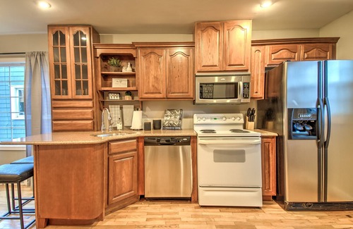 Lansing House | Great location to MSU! Charming 3 bedroom, 2.5 bathroom house.