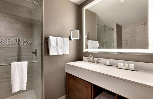 Berkeley Heights Hotel | Great Location! 4 Comfortable Units, Indoor Pool, Free Breakfast, Parking!