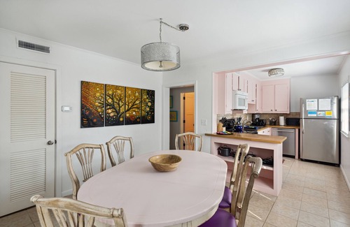 Sunset Point House | Great Location, Vintage and Fun Folly Vacation 120 Unit B