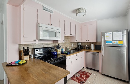 Sunset Point House | Great Location, Vintage and Fun Folly Vacation 120 Unit B