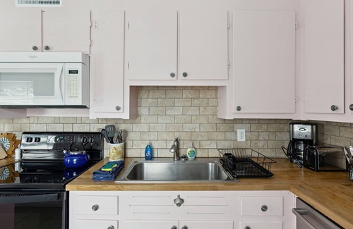 Sunset Point House | Great Location, Vintage and Fun Folly Vacation 120 Unit B
