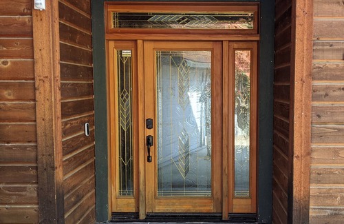 Avery Cabin | Great multi level home - Central heat & A/C, wi-fi, pool table, pets OK
