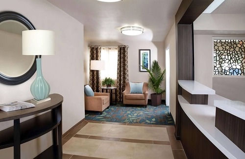 Plano Hotel | Great Pick for Your Next Staycation! Unit with Full Kitchen, Pets are Welcome!