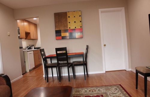 Parkside Apartment | GREAT PLACE, CONVENIENT LOCATION, SLEEP 4