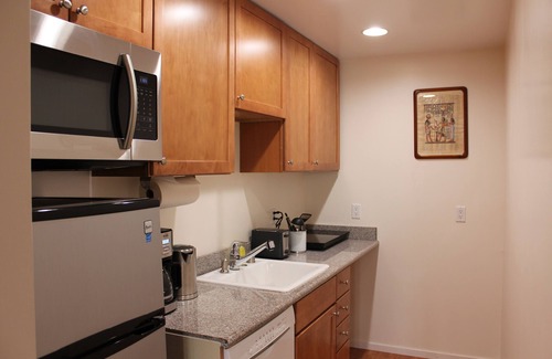 Parkside Apartment | GREAT PLACE, CONVENIENT LOCATION, SLEEP 4
