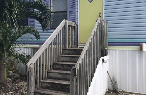 Sexton Cove Estates House | Great Rates! Remodeled Cozy Waterfront Mobile Home In Key Largo