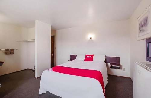 Cheyenne Wells House | Great Relaxing Overnight Stay! Free Parking, Near Kit Carson Museum