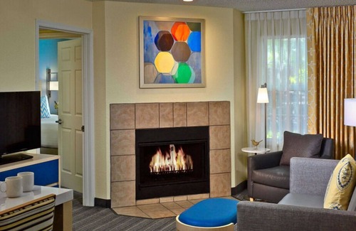Sharonville House | Great Relaxing Overnight Stay! Minutes to Pyramid Hill Sculpture Park