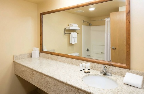 Palm Valley Resort | Great Relaxing Overnight Stay at Red Lion Goodyear Phoenix! Free Parking, Pool