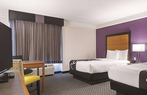 Guasti Hotel | Great Relaxing Overnight Stay! 3 Spacious Units! Near Ontario Town Square