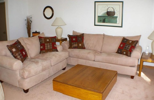 Oconomowoc Condo | Great Resort in Oconomowoc WI with Shopping, Lakes, Milwaukee And Madison