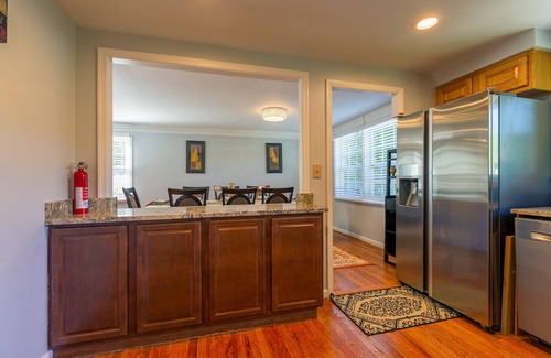 Fairfax House | Great single family house near multiple stores and shopping centers