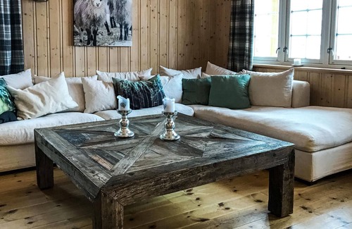 Sjusjoen House | Great, spacious wooden cottage with sauna by the lake Sjusjøen.