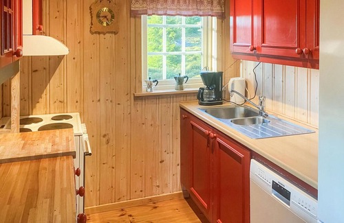 Sjusjoen House | Great, spacious wooden cottage with sauna by the lake Sjusjøen.