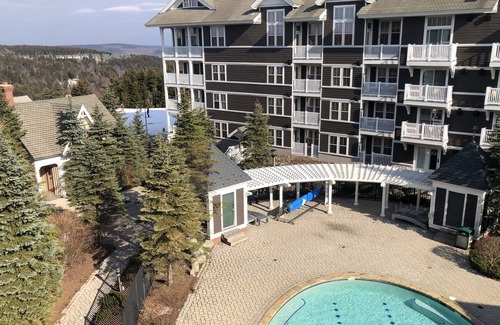 Snowshoe Condo | Great top floor studio. Totally remodeled Fall 2021.
