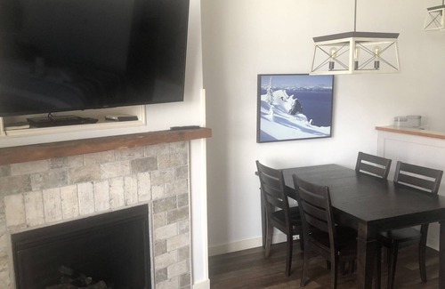 Snowshoe Condo | Great top floor studio. Totally remodeled Fall 2021.