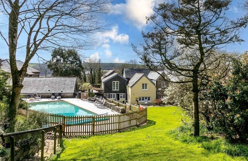 Liskeard House | Great Trethawle - a house that sleeps 14 guests in 7 bedrooms