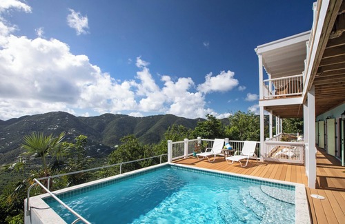 Maho Bay Quarter House | Great Turtle Villa ~ located in Coral Bay with pool & SOLAR