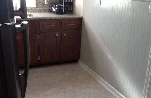 Baldwin House | Great updated Long Island Entire Apartment Nr Airport, Beaches, Train, College