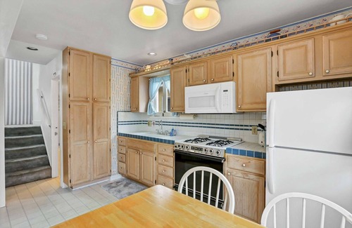 Balboa Island Cottage | Great Value! Classic Cottage on Balboa Island, Walk to Beach/Marine Ave, Corner Lot, Spacious Patio