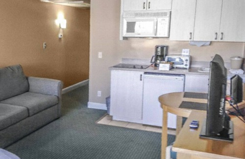 Canyon Corridor Apartment | Great value! Jr. Villa for 2 in famous Palm Canyon Resort. Kitchenette. From 159