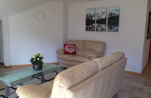 Chateau-d'Oex Apartment | Great view Top floor spacious flat with Pool and Gym