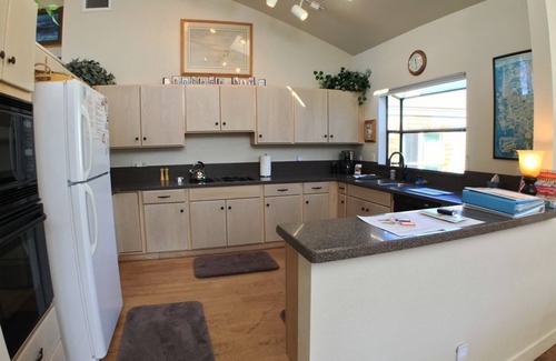 Bodega Bay House | Great Views-1/4 mile walk to beach/Hot tub/Backs to First Fairway on Gull Drive