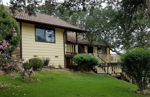 Three Rivers House | Great Views - 2 Miles from Sequoia National Park - DOG friendlyn