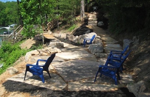 Big Creek Cabin | Great Views and close to the water. Book you Fall trip now. The lake is amazing.