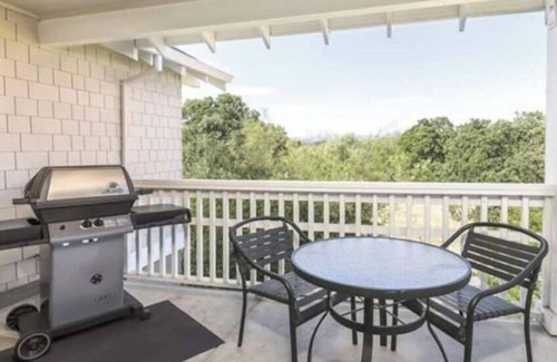 Windsor Condo | Great Wine Country and Golfing Resort Getaway!