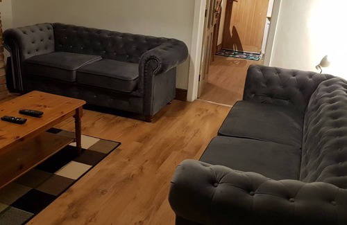 Oldham House | Greater Manchester Immaculate Cozy Home