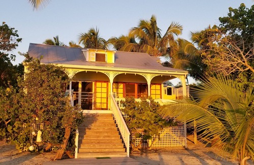 Lubbers Quarters Cay House | Green Bananas Cottage with sandy beach and private dock