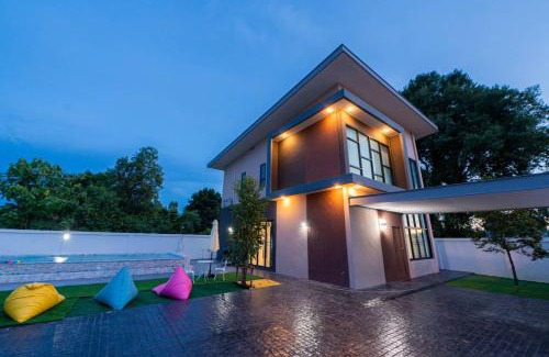 Nong Pla Lai Villa | Green Beach Pool Villa