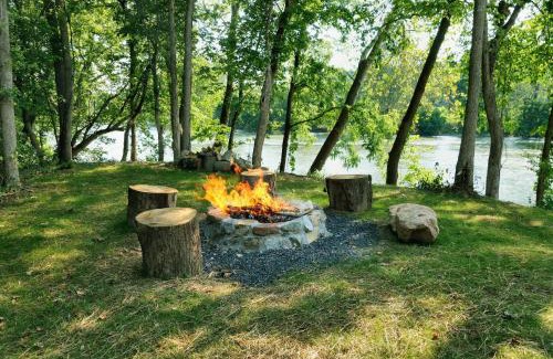 Luray House | Green Castle cabin on the Shenandoah River
