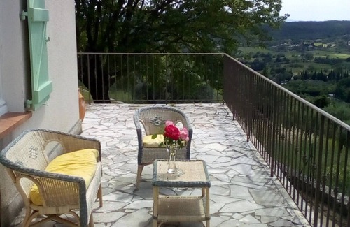 Fayence House | green cedar. a preservé environment
