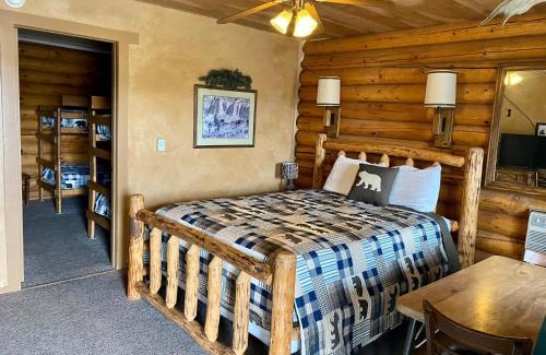 Wapiti Hotel | Green Creek Inn and RV Park
