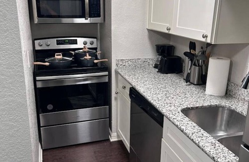 Greater Heights Apartment | Green Haven 1Bed by Downtown/Free Covered Parking
