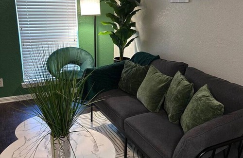Greater Heights Apartment | Green Haven 1Bed by Downtown/Free Covered Parking