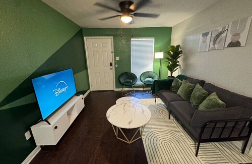 Greater Heights Apartment | Green Haven 1Bed by Downtown/Free Covered Parking