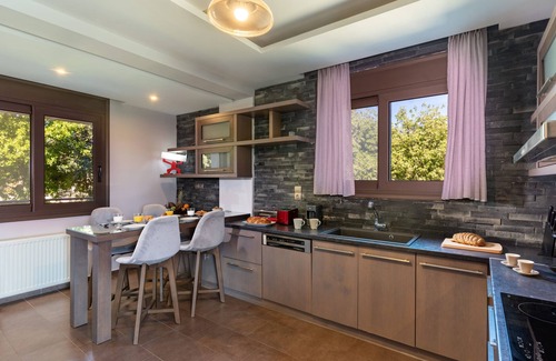 Prines Villa | Green Hideaway Private Oasis Near Town by etouri