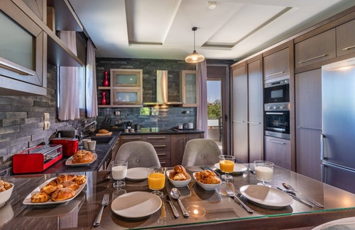 Prines Villa | Green Hideaway Private Oasis Near Town by etouri